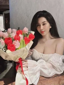 Saigon Beauty Influencer Shares Emotional Journey and Essential Tips for Long Hair Care - image 3