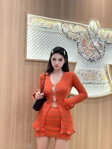 Casual Elegance: Viral Influencer Showcases Stunning Hourglass Figure During Daily Grocery Run - image 2