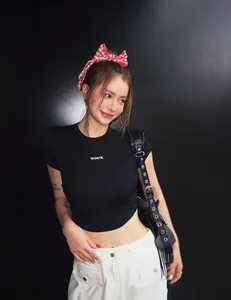 Stunning Hot Mom Redefining Bold Fashion and Empowered Motherhood Style - image 10
