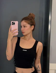 Stunning Hot Mom Redefining Bold Fashion and Empowered Motherhood Style - image 4