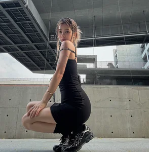 Stunning Hot Mom Redefining Bold Fashion and Empowered Motherhood Style - image 9