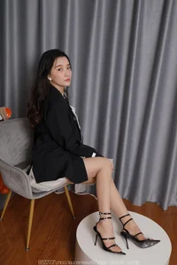 IESS Gallery: Qiu Qiu Showcasing Elegant Black Straps Fashion - image 77