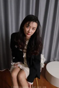 IESS Gallery: Qiu Qiu Showcasing Elegant Black Straps Fashion - image 16