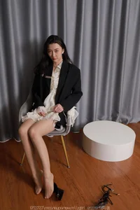 IESS Gallery: Qiu Qiu Showcasing Elegant Black Straps Fashion - image 46
