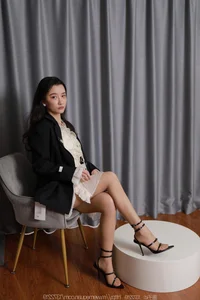 IESS Gallery: Qiu Qiu Showcasing Elegant Black Straps Fashion - image 36