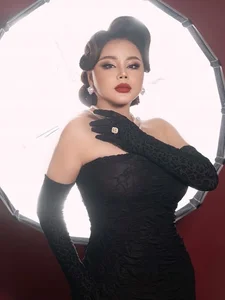 Vietnamese Actress Le Giang: Embracing Plastic Surgery and Achieving Massive Success in the Film Industry at Age 52 - image 4