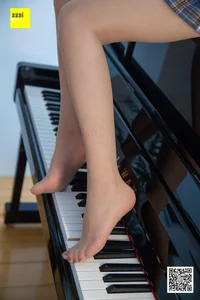 IESS Model Qi Qi: Artistic Black and White Piano Keys Series 2 - image 69