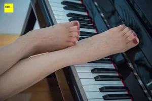 IESS Model Qi Qi: Artistic Black and White Piano Keys Series 2 - image 29