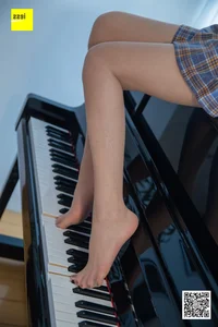 IESS Model Qi Qi: Artistic Black and White Piano Keys Series 2 - image 71