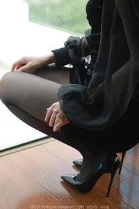 IESS Wanping Black Rose: A Sophisticated Dark Aesthetic Fashion Collection - image 35