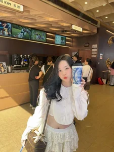 Stunning Ethnic Transformation: Famous Lifestyle Influencer Captivates in Traditional Highland Costume Photoshoot - image 0