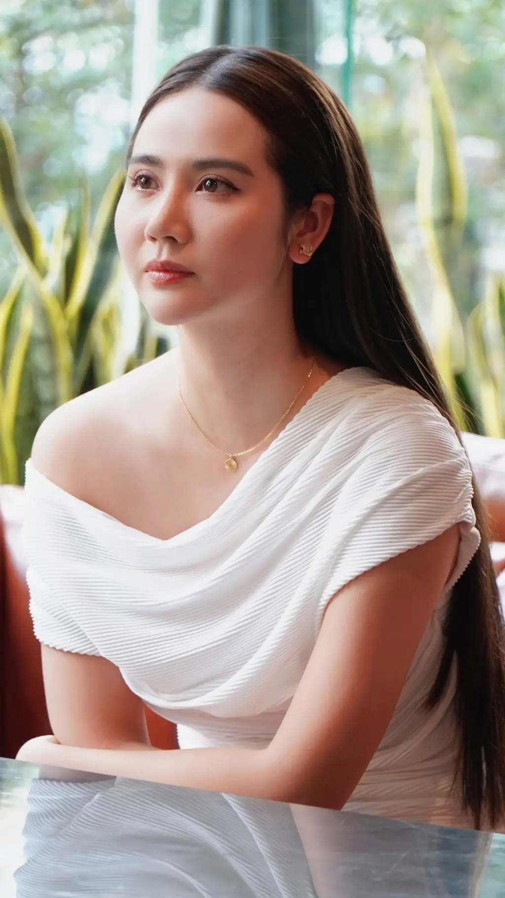 Phan Minh Huyen: Elegant Fashion Highlighting Radiant Beauty