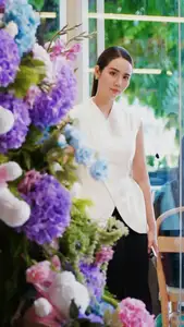 Phan Minh Huyen: Elegant Fashion Highlighting Radiant Beauty - image 2