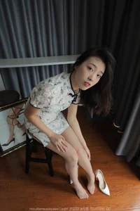 IESS SXJ No.1680: Xiao Jiu Showcases Urban Elegance and Silk Fashion - image 37