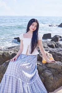 Chic Beachwear Inspiration: How Quyền Linh’s Daughter Nails the Perfect Summer Look - image 3