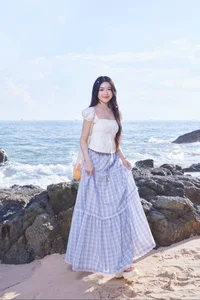 Chic Beachwear Inspiration: How Quyền Linh’s Daughter Nails the Perfect Summer Look - image 5