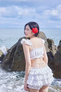 Chic Beachwear Inspiration: How Quyền Linh’s Daughter Nails the Perfect Summer Look - image 7