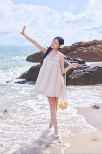 Chic Beachwear Inspiration: How Quyền Linh’s Daughter Nails the Perfect Summer Look - image 1