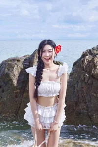 Chic Beachwear Inspiration: How Quyền Linh’s Daughter Nails the Perfect Summer Look - image 4