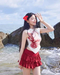 Chic Beachwear Inspiration: How Quyền Linh’s Daughter Nails the Perfect Summer Look - image 2