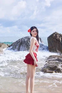 Chic Beachwear Inspiration: How Quyền Linh’s Daughter Nails the Perfect Summer Look - image 8