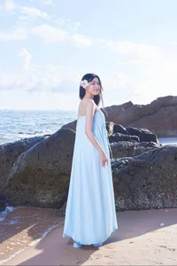 Chic Beachwear Inspiration: How Quyền Linh’s Daughter Nails the Perfect Summer Look - image 0