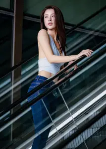 Trinh My Duyen shines with elegant style, captivating aura. - image 3