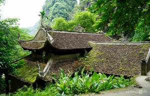 Exploring the Ancient 600-Year-Old Cliffside Temples: A Journey Through History and Spirituality - image 4