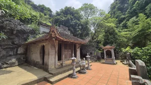 Exploring the Ancient 600-Year-Old Cliffside Temples: A Journey Through History and Spirituality - image 11