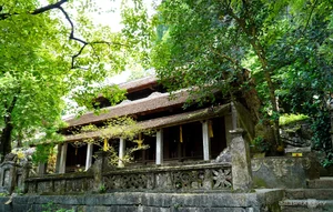 Exploring the Ancient 600-Year-Old Cliffside Temples: A Journey Through History and Spirituality - image 1