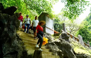 Exploring the Ancient 600-Year-Old Cliffside Temples: A Journey Through History and Spirituality - image 3