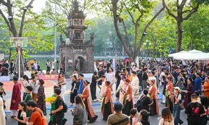 Hanoi Traditional Costume Parade: A Vibrant Celebration of Culture - image 2