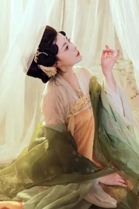 Captivating Visuals of Mao Zi Zi in YiTuYu Art Language Vol.7688 - image 7