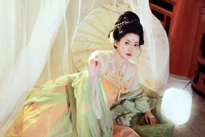 Captivating Visuals of Mao Zi Zi in YiTuYu Art Language Vol.7688 - image 3