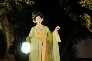 Captivating Visuals of Mao Zi Zi in YiTuYu Art Language Vol.7688 - image 1