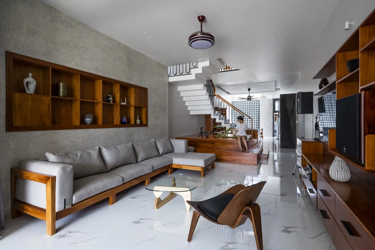 Innovative Townhouse Design: Mastering Natural Light in the Highlands of Lam Dong
