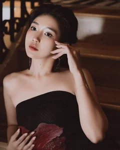 Transformation of the Famous Peach Garden Influencer: From Viral Sensation to Modern Icon - image 5