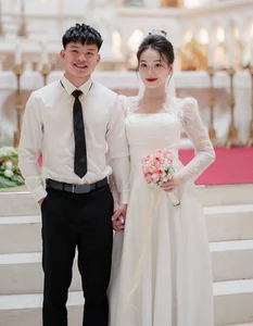 Exclusive Romantic Gallery: Ho Van Cuong and His Beautiful Wife Share Heartwarming Moments of Their Journey Together - image 1