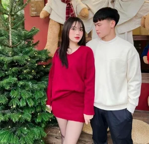 Exclusive Romantic Gallery: Ho Van Cuong and His Beautiful Wife Share Heartwarming Moments of Their Journey Together - image 3