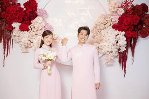 Puka and Gin Tuan Kiet Engagement Ceremony: Lavish Gifts and Elegant Mothers Steal the Spotlight - image 2