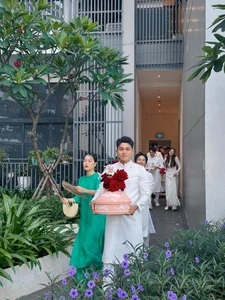 Puka and Gin Tuan Kiet Engagement Ceremony: Lavish Gifts and Elegant Mothers Steal the Spotlight - image 5