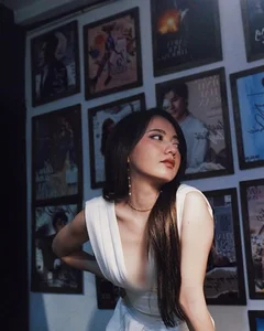 The Stunning Evolution of Former Child Prodigy Xuan Nghi: From Sweet Star to Glamorous Icon - image 5