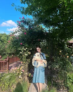 Exploring the Stunning Rose Garden of the Legendary 'Condor Heroes' Actress - image 0