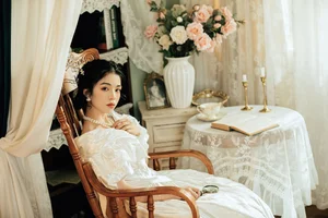 Timeless Grace: Discover Xuan Xuan’s Retro Portraits in a Captivating Oil Painting Aesthetic - image 21