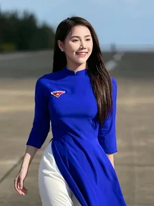 Netizens Captivated by the Elegance of a Young Woman in the Traditional Blue Youth Union Ao Dai - image 2