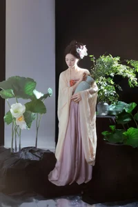 Stunning Portraits in YiTuYu Art Language Vol.5907 with Model Ju Xiao Tao - image 4