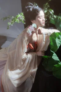Stunning Portraits in YiTuYu Art Language Vol.5907 with Model Ju Xiao Tao - image 18