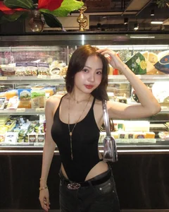 Stunning Influencer with 3.5 Million Fans Turns Grocery Shopping into a Fashion Statement with Bold Backless Look - image 9