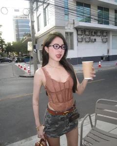 Stunning Influencer with 3.5 Million Fans Turns Grocery Shopping into a Fashion Statement with Bold Backless Look - image 6