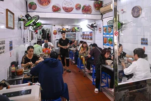 Discovering a 40-Year-Old Eel Specialty Restaurant in the Heart of Hanoi’s Old Quarter - image 2